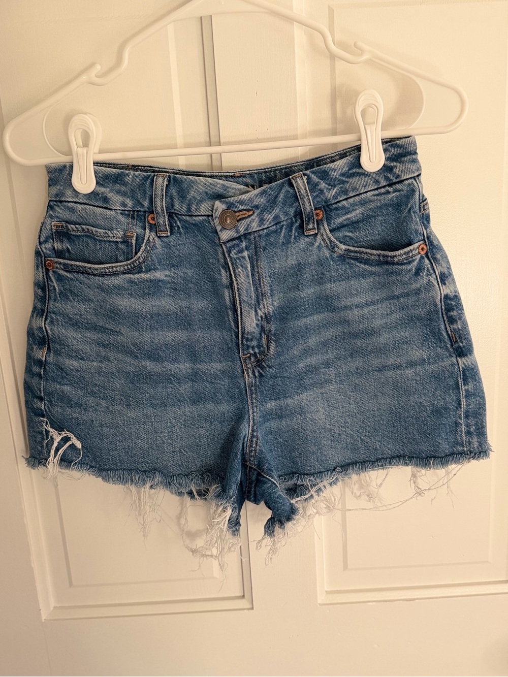 American Eagle Stretch Curvy Mom Shorts 6 Medium Vintage Distressed Denim